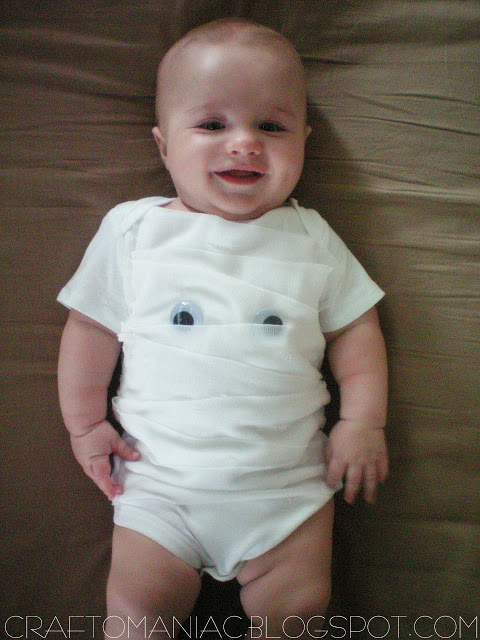 Mummy's Munchkin Baby Onesie by Jennie Larsen