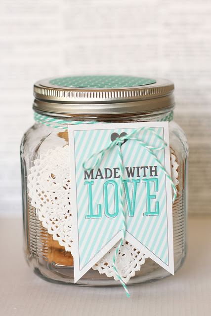 Made With Love Tag. Add it to some homemade treats and you have the perfect gift for Valentine's Day!