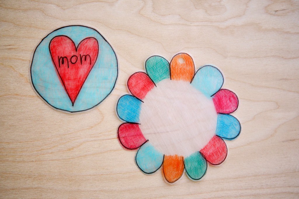 Dear Mom - Shrinky Dinks Mother's Day Ideas  We love this fun #MothersDay  gift idea featuring Shrinky Dinks ❤️❤️ What message would you write to your  mom? #repost 📸 Fourth Grade