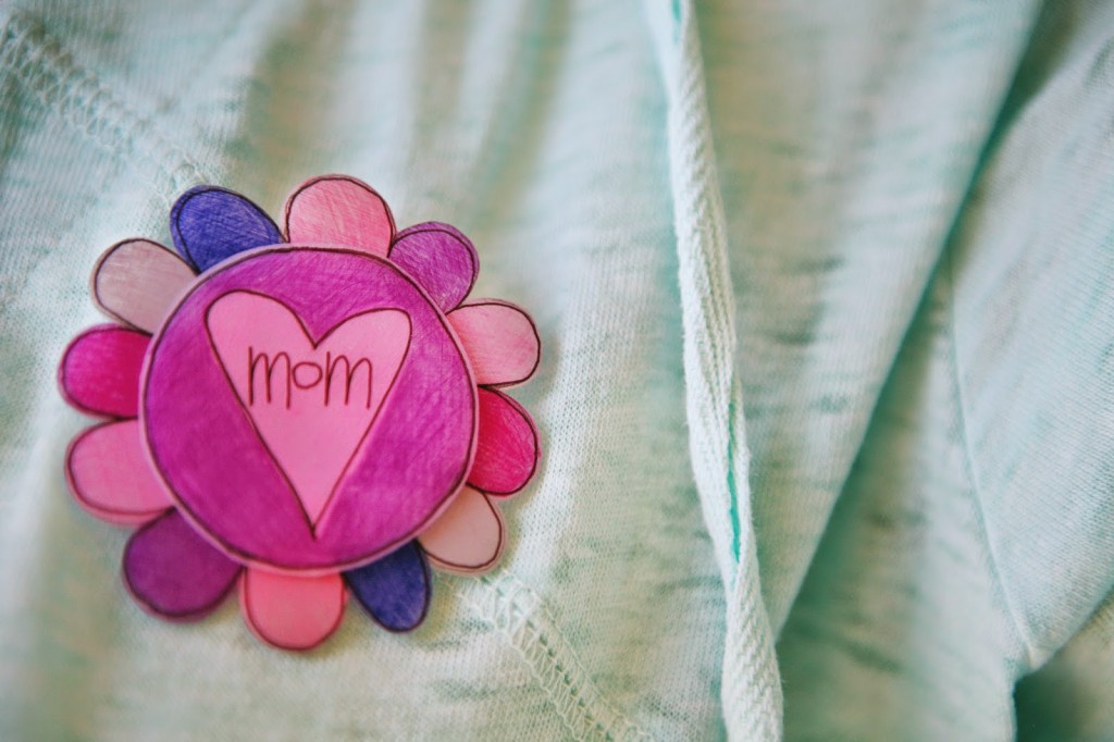 Dear Mom - Shrinky Dinks Mother's Day Ideas  We love this fun #MothersDay  gift idea featuring Shrinky Dinks ❤️❤️ What message would you write to your  mom? #repost 📸 Fourth Grade