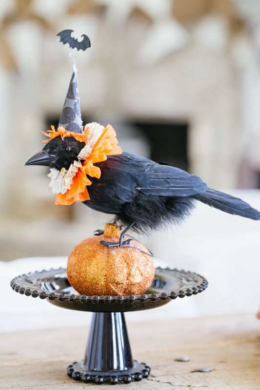Elizabethan Crows For Halloween. So fun and easy to make! 