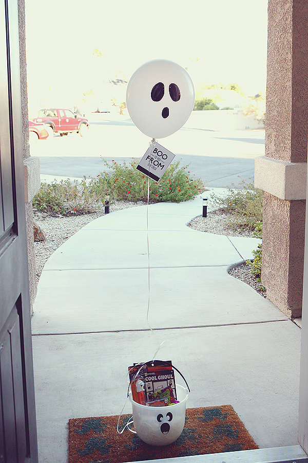 Halloween Balloon Ghost to add to your surprise when Boo-ing your friends and neighbors!