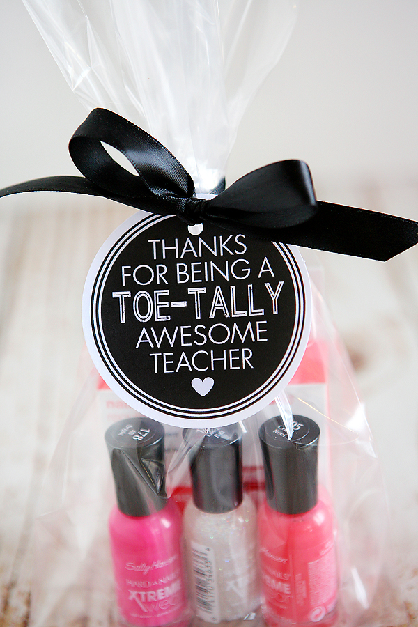 https://eighteen25.com/wp-content/uploads/2015/04/toe-tally-awesome-teacher-cu-600-1.jpg