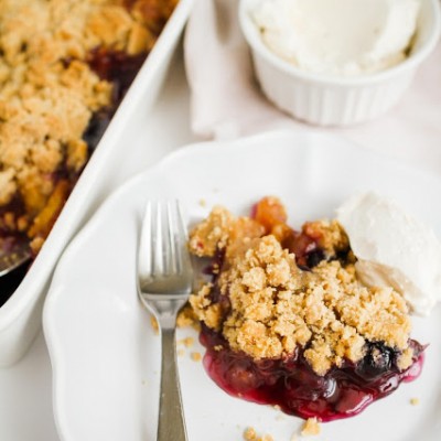 Delicious Peach and Blueberry Crisp