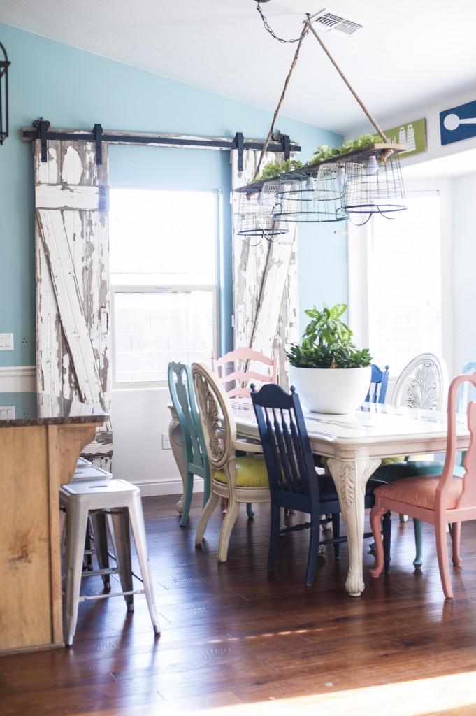 White-Chippy-Double-Barn-Door