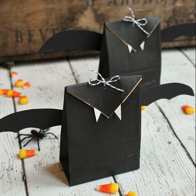 Halloween Bat Treat Bags Eighteen25