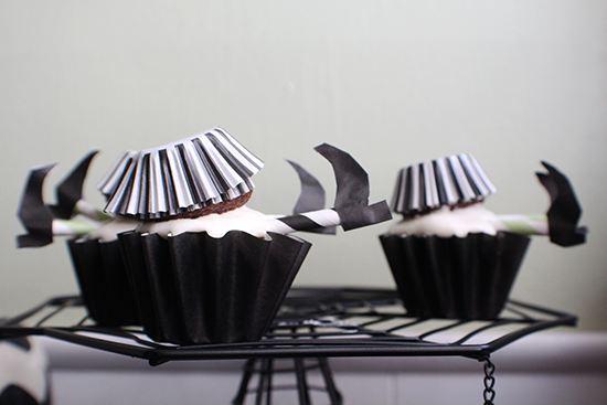 Wicked Witch Halloween Cupcakes - these will be such a fun Halloween treat! 