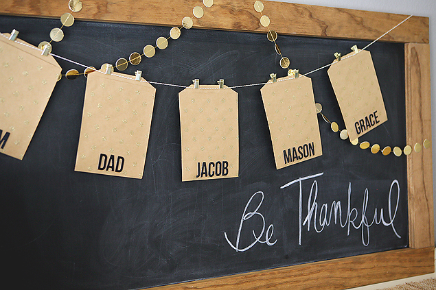 DIY Family Gratitude Garland. A sweet family tradition you'll want to start this year. 