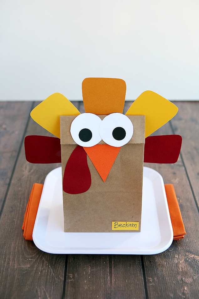 Silly Paper Bag Turkey. Cute little idea for Thanksgiving.