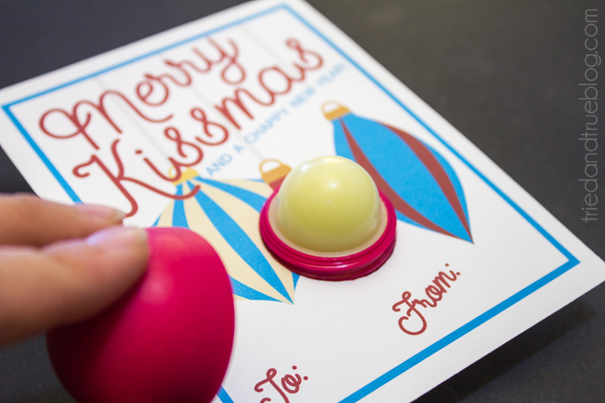 Merry Kissmas Lip Balm Gift. Includes the free printable! Such a fun little Christmas gift idea. 