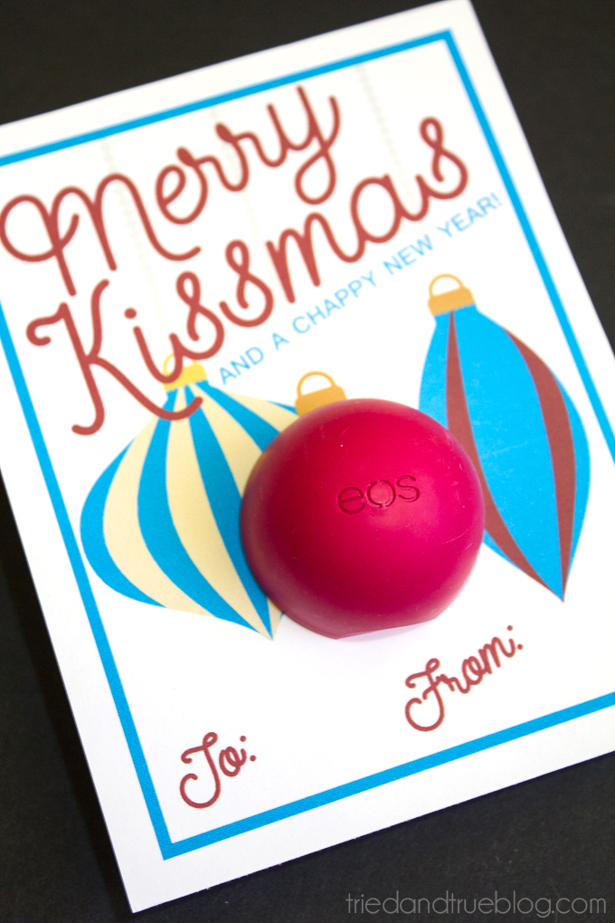 Merry Kissmas Lip Balm Gift. Includes the free printable! Such a fun little Christmas gift idea. 