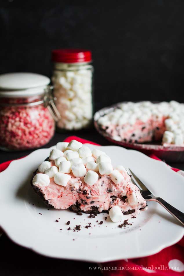 Chocolate Peppermint Marshmallow Pie. Simple Christmas treat that only takes 4 ingredients! 