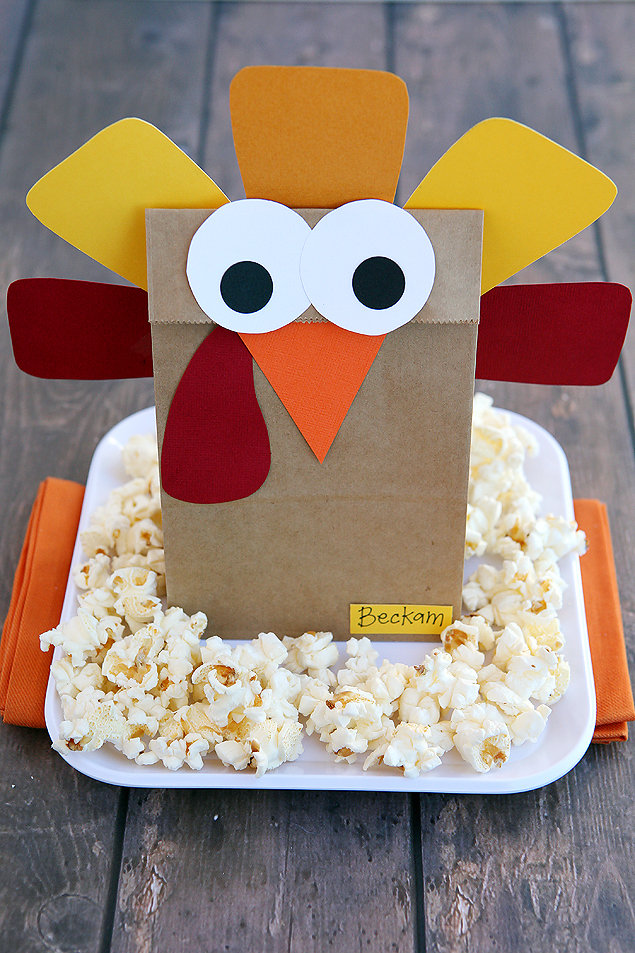 Silly Paper Bag Turkey. Cute little idea for Thanksgiving.