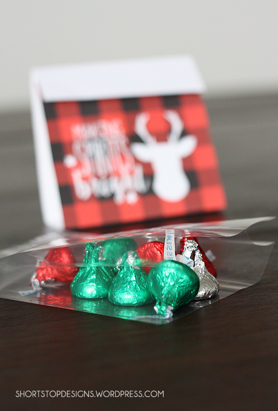 Buffalo Check Treat Bags For Christmas. Free printable Christmas bags. Love them!! 