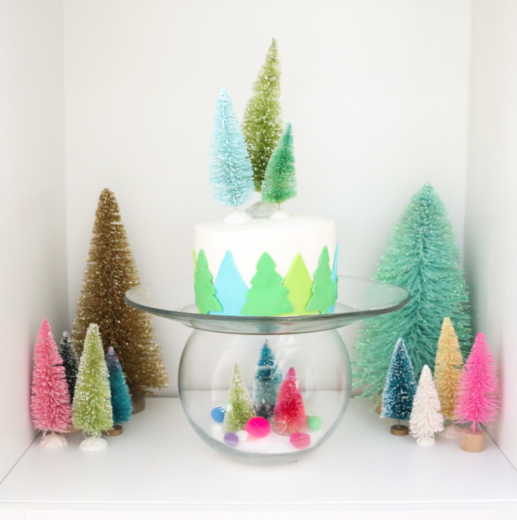 DIY Snow Globe Cake Plate. Such a fun idea! 