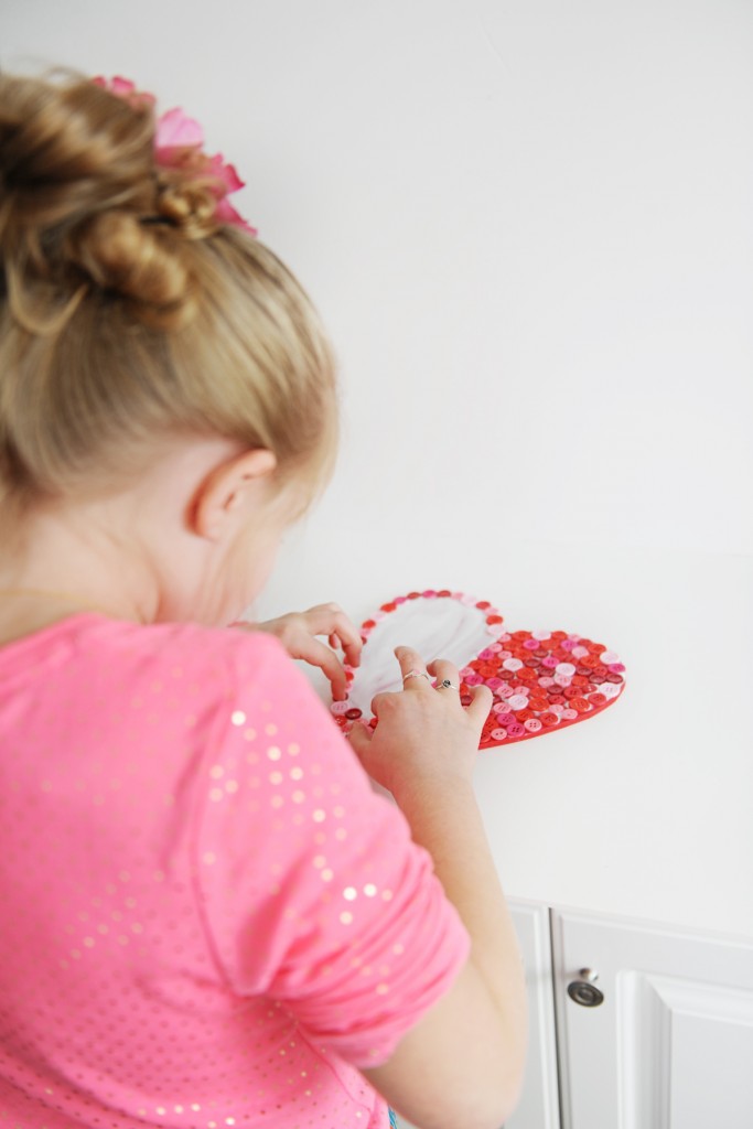 Valentine's Day Button Heart | Valentine's Day Craft Ideas