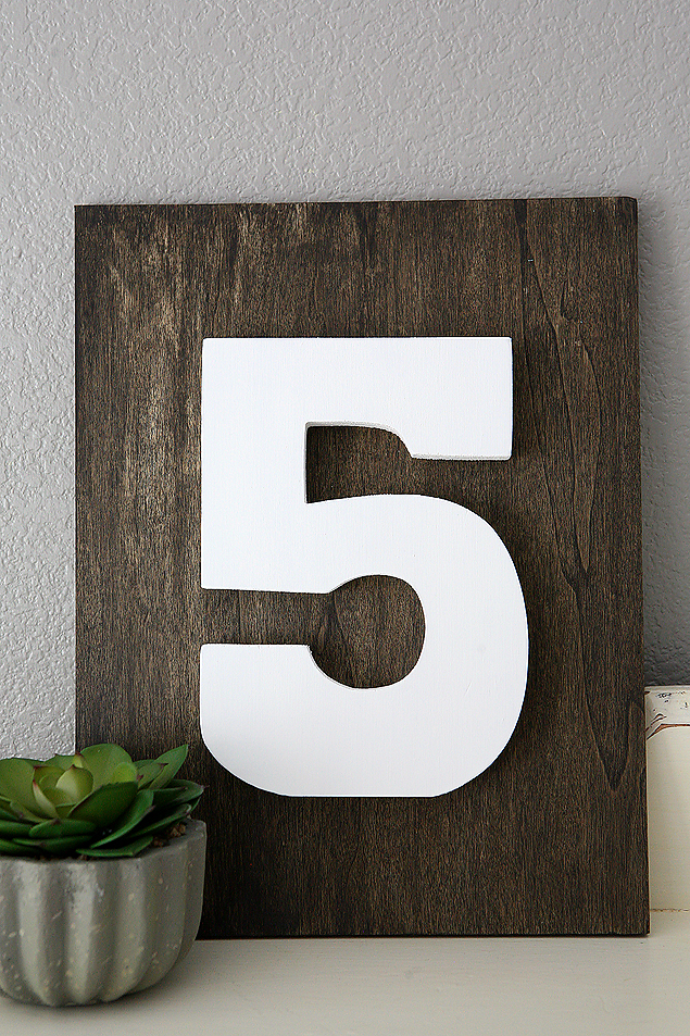 DIY Home Decorating Ideas | Family Number sign. So easy to make and looks great in your house! 