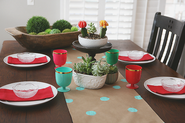 Kraft Paper Table Runner | Fun and Inexpensive Decorating Ideas