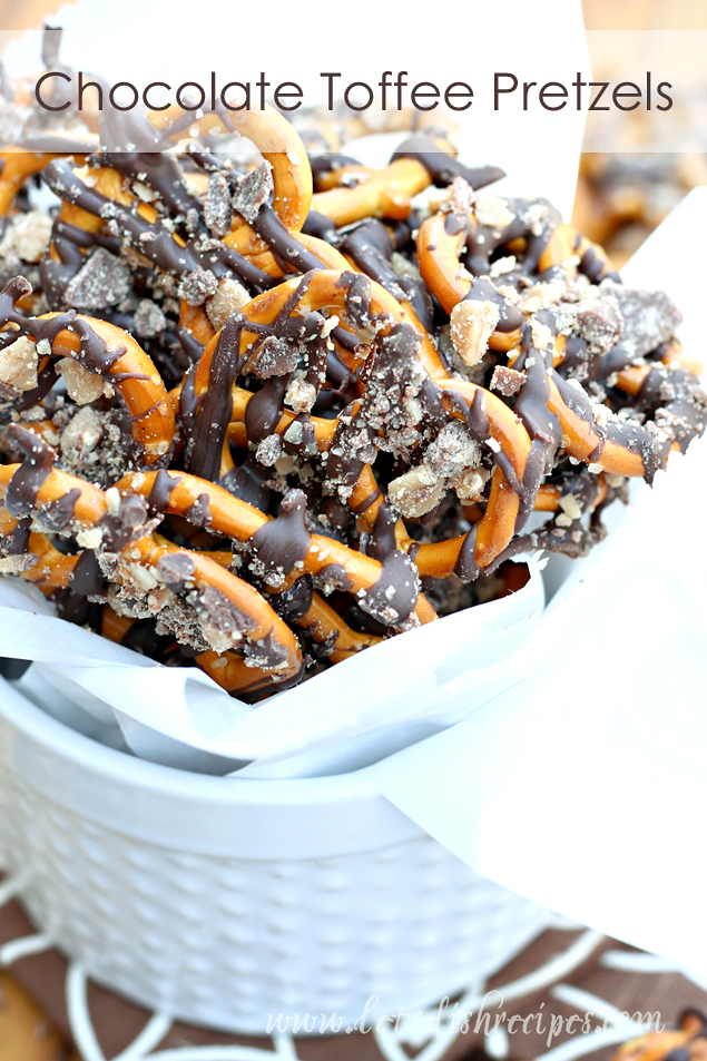Chocolate Toffee Pretzels | Delicious chocolate covered pretzels with toffee bits! 