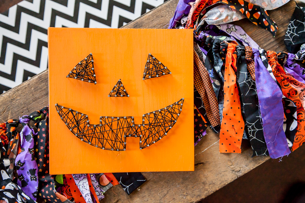 Halloween DIY | Jack-O-Lantern String Art Sign