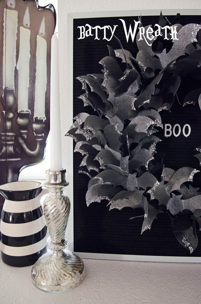 DIY Bat Wreath | Halloween Decorations