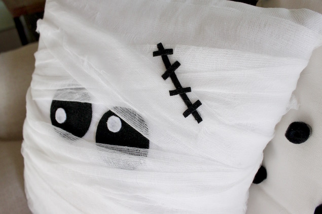 Halloween Decor | DIY Mummy Pillow