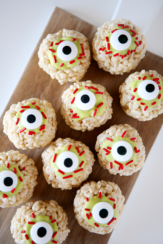 Zombie Eyeball Rice Krispies Treats - Eighteen25