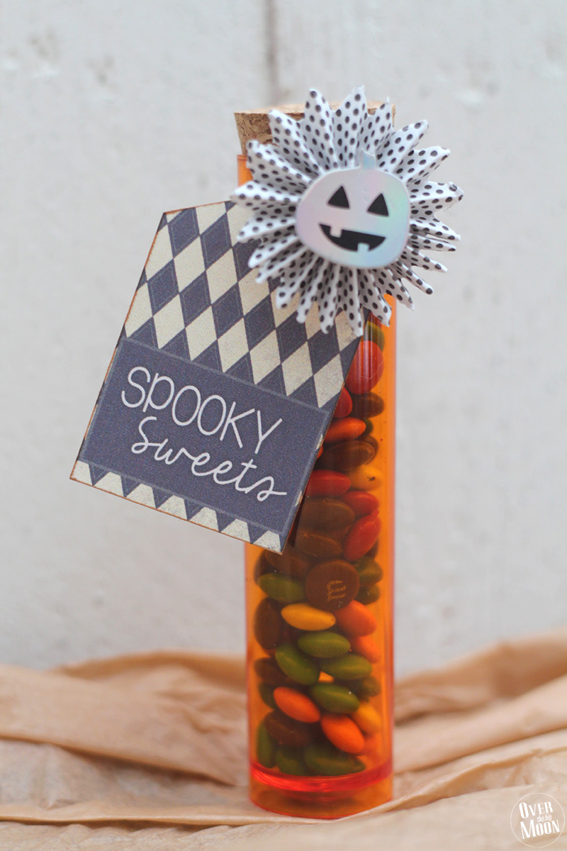Spooky Sweets | Kids Halloween Treat Ideas using plastic test tubes