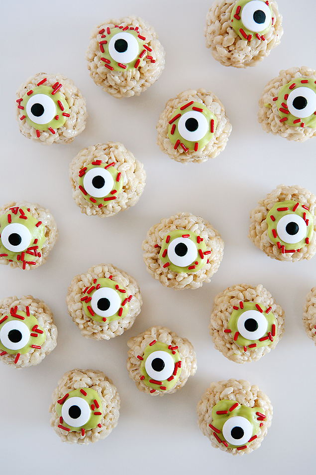 Zombie Eyeball Rice Krispies Treats | Halloween Treats