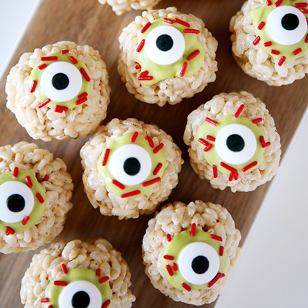 Zombie Eyeball Rice Krispies Treats - Eighteen25