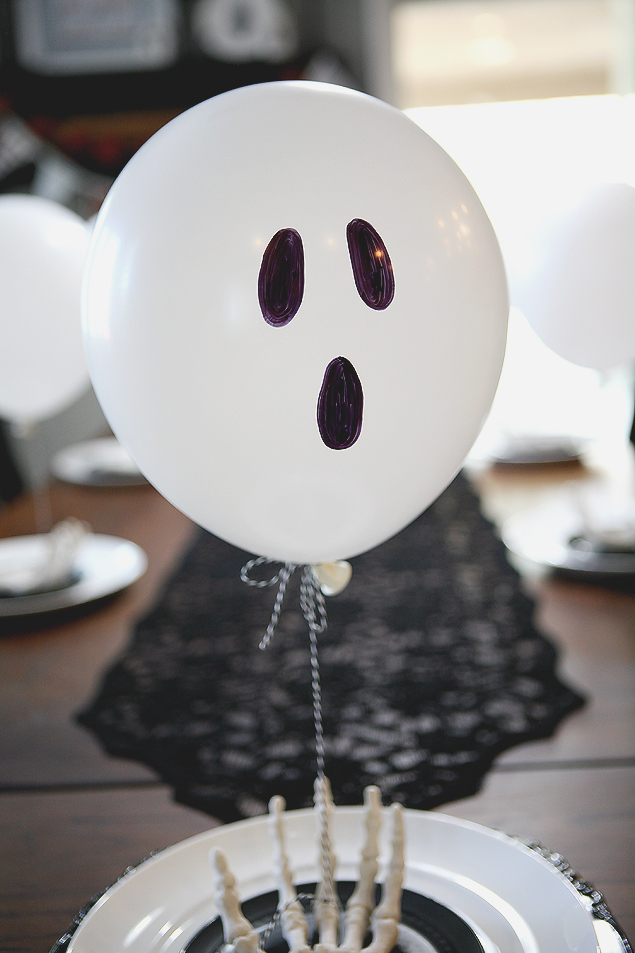 Balloon Ghost Table Setting | Halloween Ideas