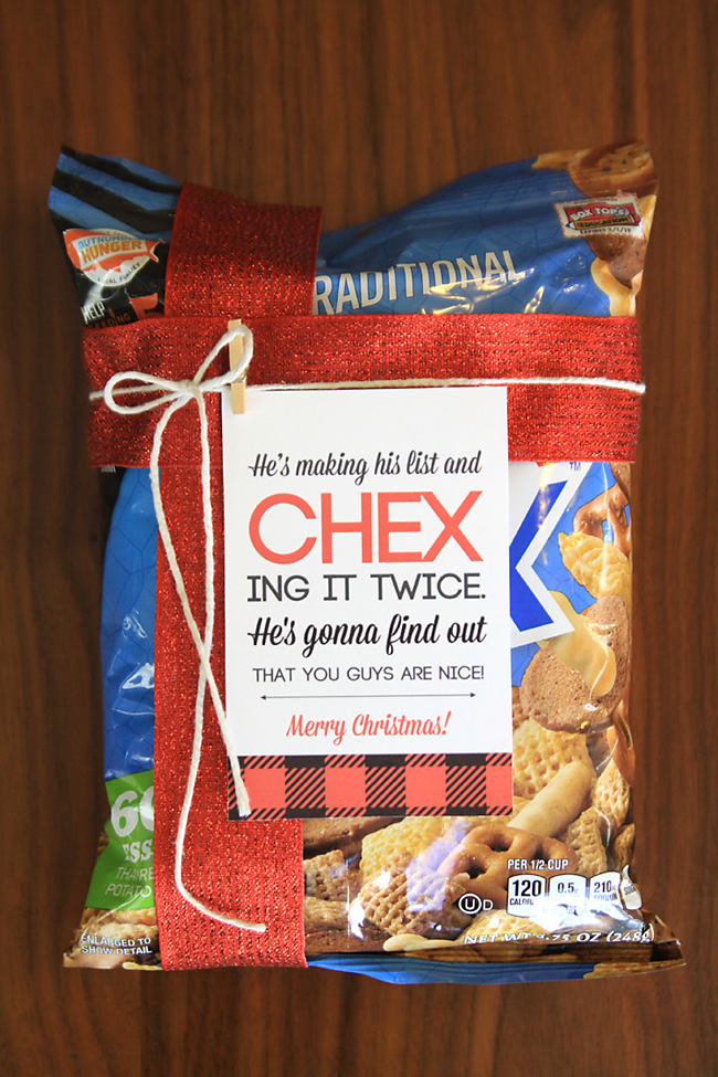 https://eighteen25.com/wp-content/uploads/2016/11/ng-christmas-chex-mix-easy-neighbor-gift-for-coworkers-free-printable-tag-cute-cheap-2.jpg