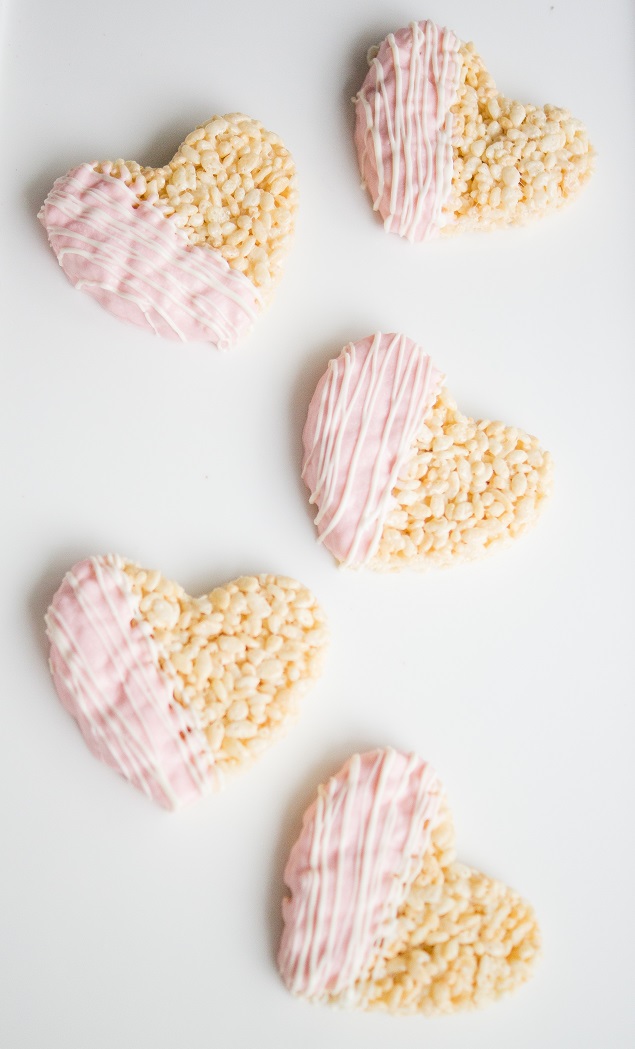 Chocolate Dipped Heart Rice Krispies Treats | Valentine's Day Treat Ideas