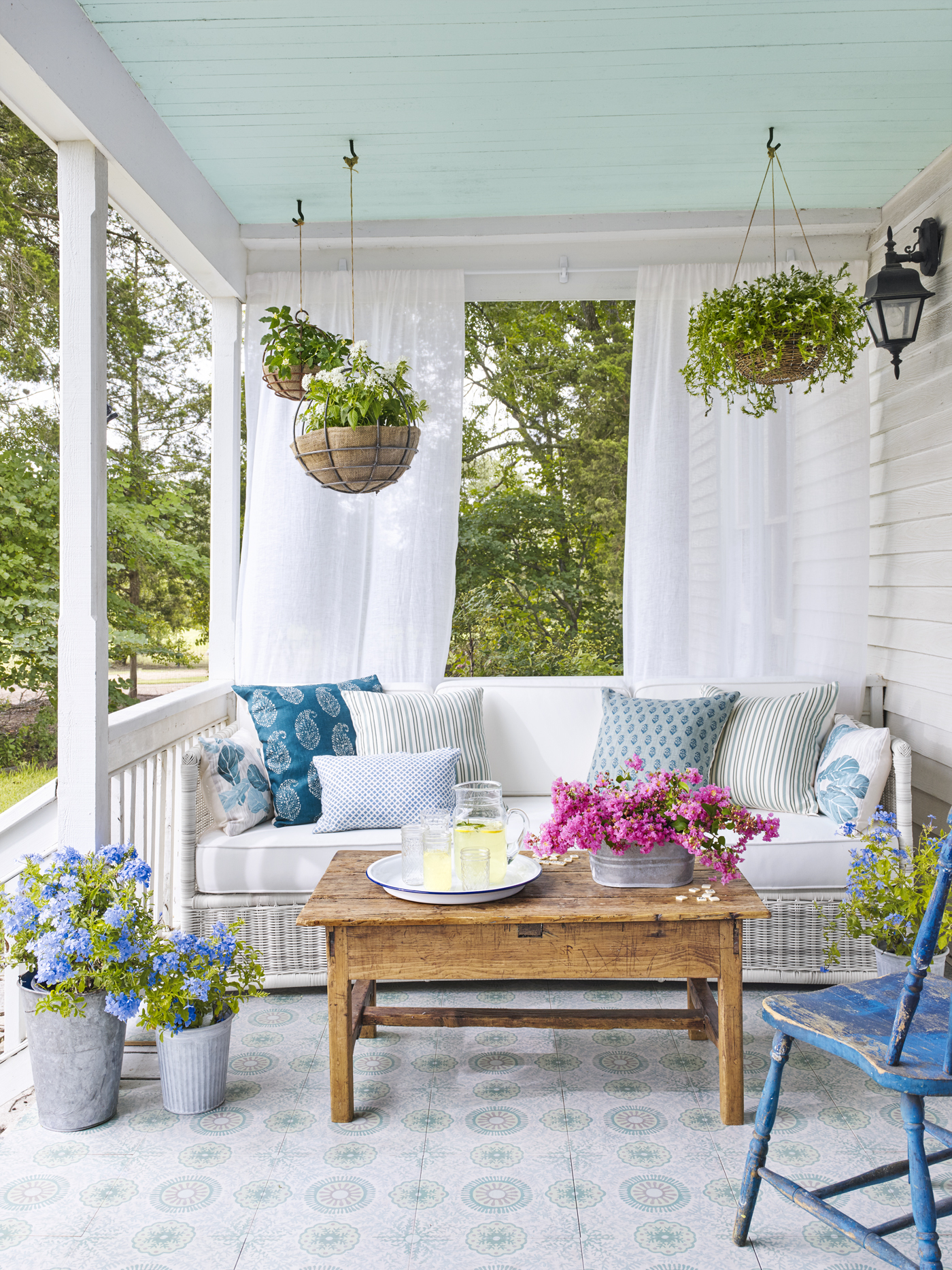 Pretty Front Porch Ideas - Eighteen25