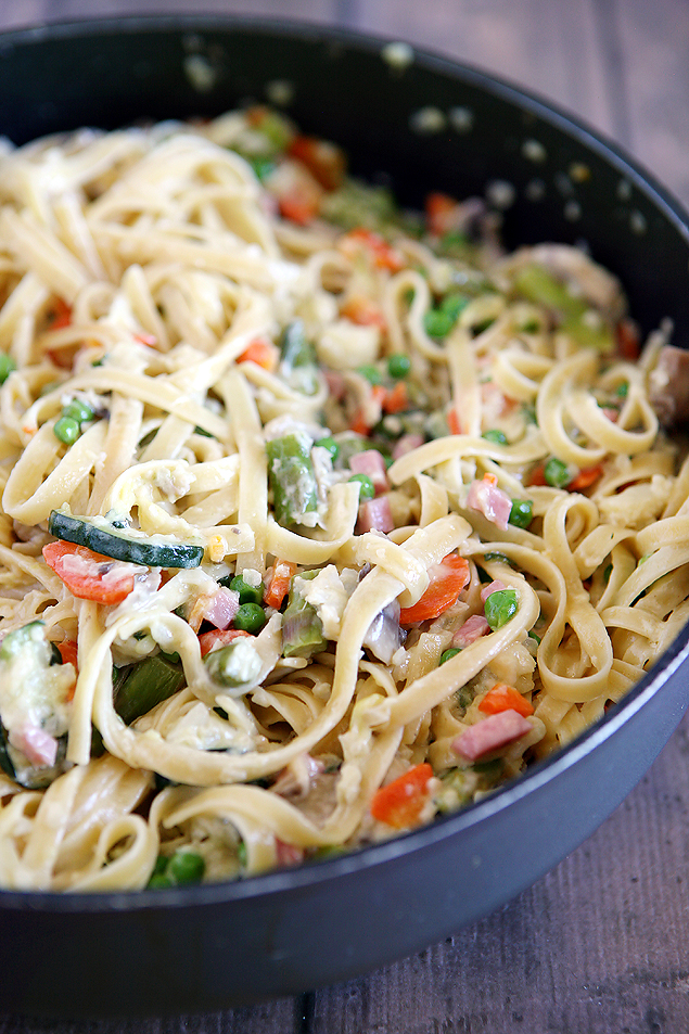 pasta-primavera-loaded-with-vegetables-and-lemon-parmesan-sauce