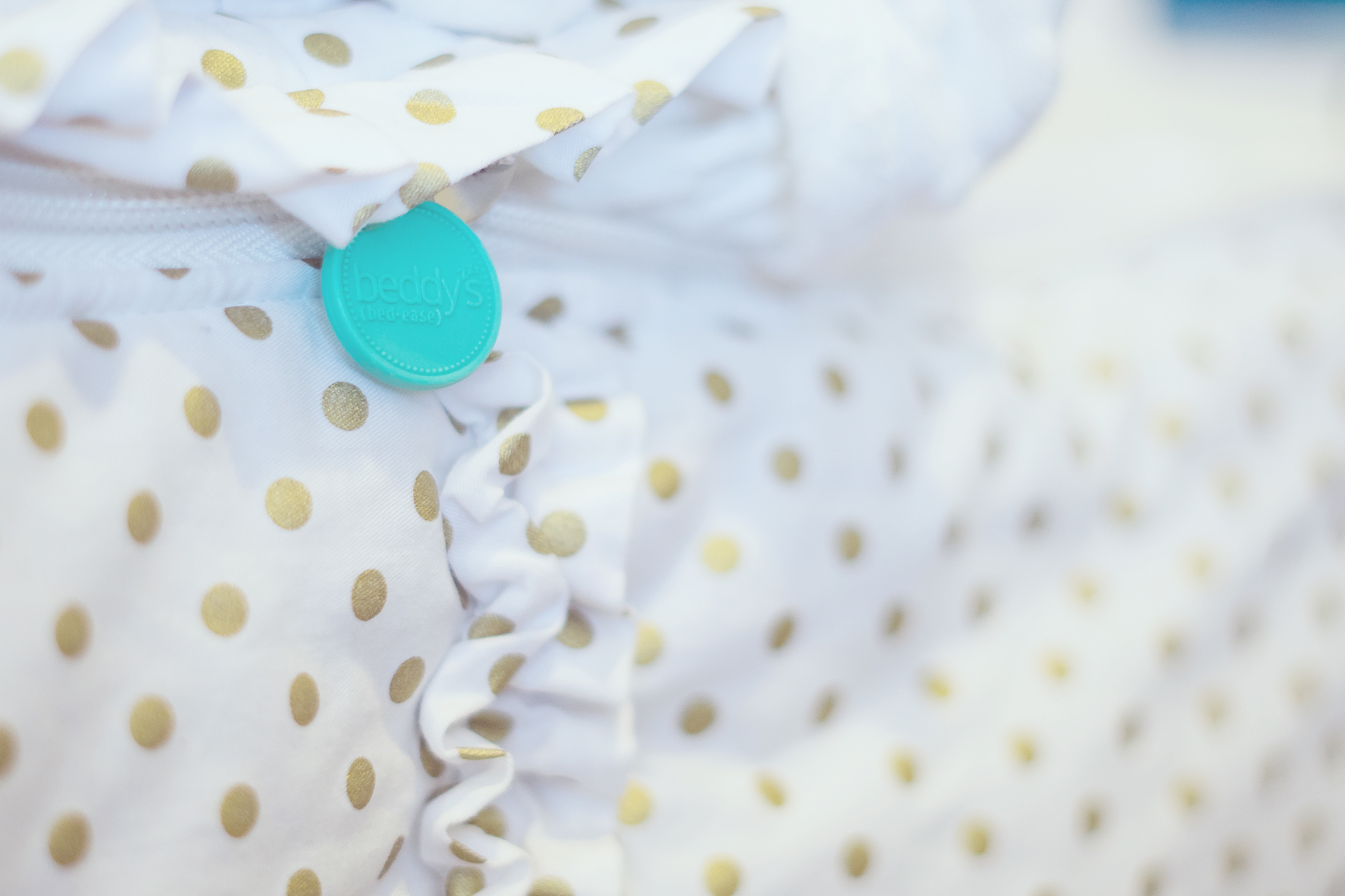 Little Girls Bedroom Ideas | Fun room makeover using Beddy's zipper bedding! 