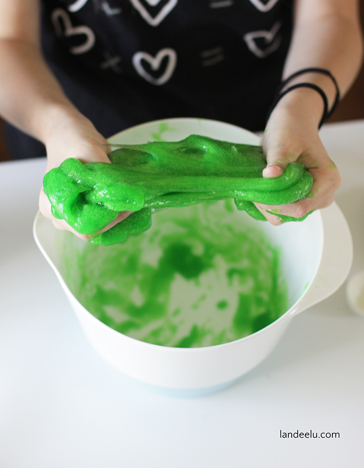 How to make Halloween Slime! Halloween Kids Crafts