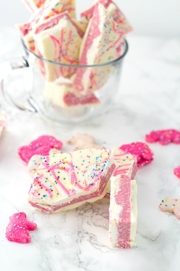 Frosted Animal Cracker Bark via Cookie Dough and Oven Mitt