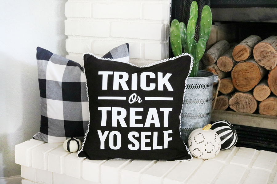 Trick Or Treat Halloween Pillow | DIY Halloween Decorations