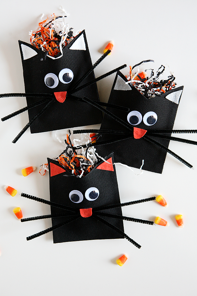 DIY Black Cats - Halloween DIY Black Cat Treat Holders