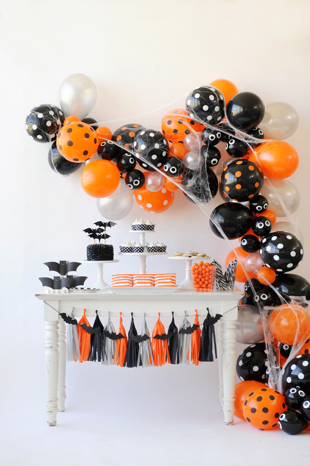 Spooky Halloween Balloon Garland - Eighteen25