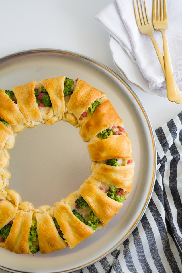 Ham and Broccoli Ring | The perfect appetizer that's easy to put together and tastes great! 