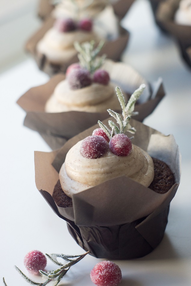 Gingerbread Cupcakes With Cinnamon Cream Cheese Frosting