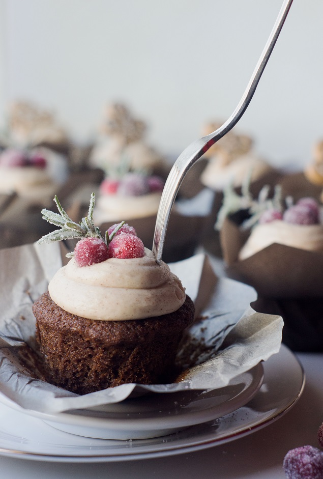 Gingerbread Cupcakes With Cinnamon Cream Cheese Frosting