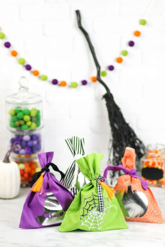 No Sew Halloween Goodie Bags - Eighteen25