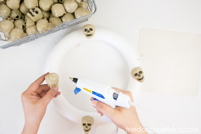 How to make a Metallic Skulls Halloween Wreath