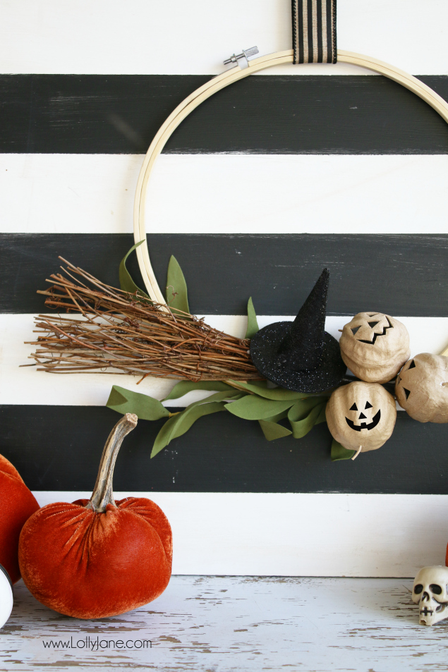 Make this adorable Halloween Hoop Wreath in under 10 minutes!