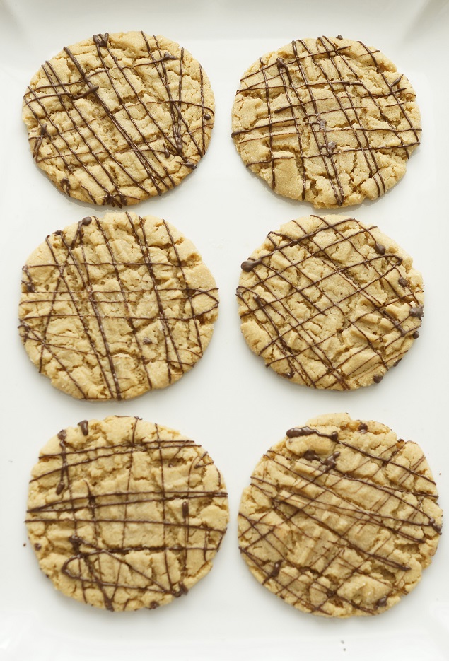 Easy Peanut Butter Cookies | Alanna Story via Eighteen25