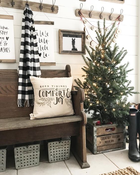 Farmhouse Christmas Decor - Eighteen25