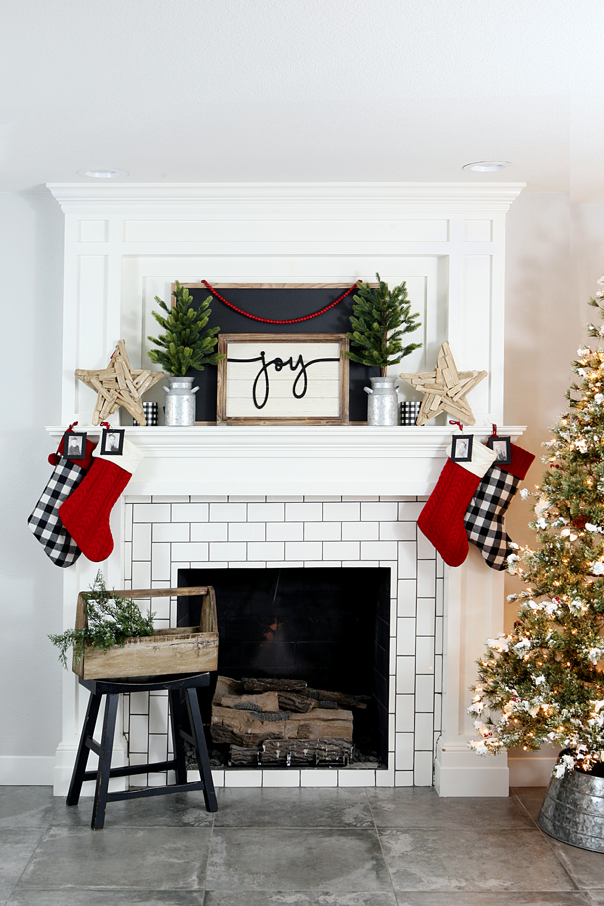 Farmhouse Christmas Mantel Eighteen25